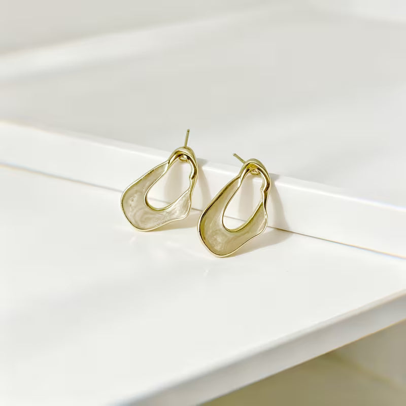 Elegant Kate Earrings - White